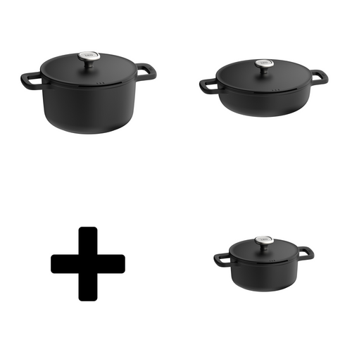 Render van een set van drie zwarte LEO Phantom kookpotten van verschillende formaten met het BergHOFF logo op de deksels, met daarnaast een groot plus-teken.