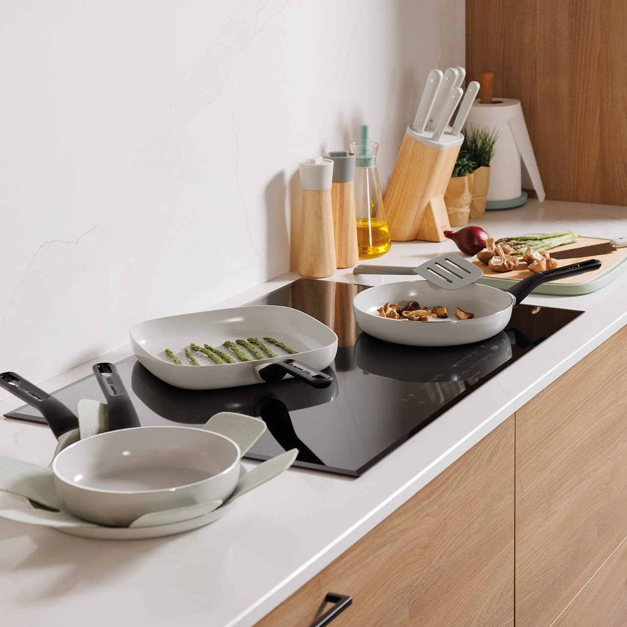 Staub Gietijzeren Braadpan - 28 cm - Citroen Staub Gietijzeren Braadpan - 28 cm - Citroen